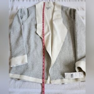 Hannah grey and off-white open-front cardigan made of 100% Cotton. Small